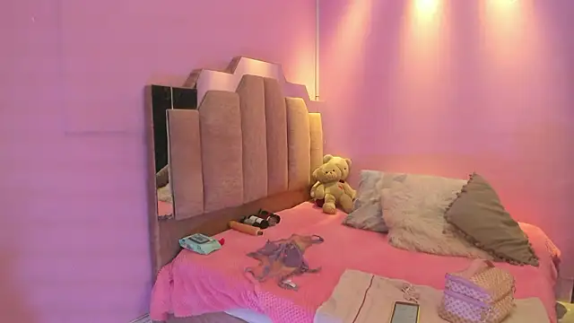 LoveQueen2 online show from February 5, 12:10 pm