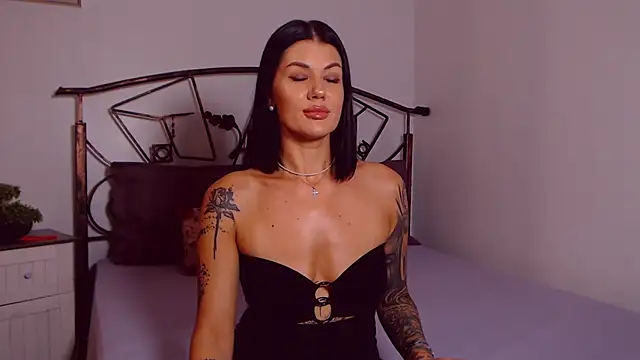 YvonneEverlee online show from July 7, 7:29 pm