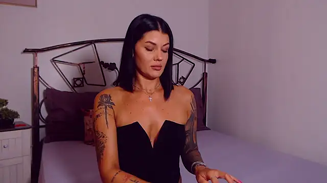 YvonneEverlee online show from July 24, 8:07 pm