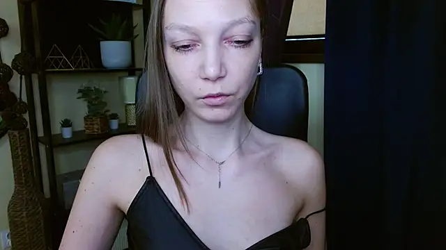 EmillyPlay online show from February 20, 1:11 pm