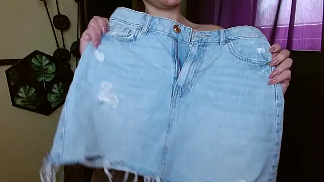 EmillyPlay online show from April 11, 7:13 am