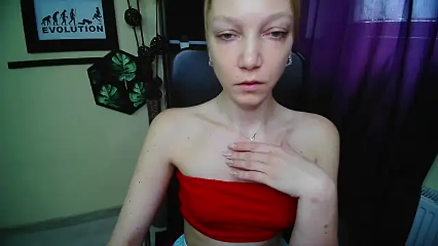 Snapshot of EmillyPlay chatting on May 15, 6:09 am EmillyPlay online show from May 15, 6:09 am