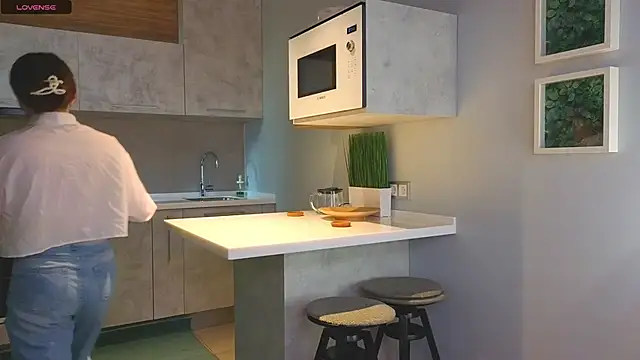 DonnaBurkee online show from October 9, 4:10 am