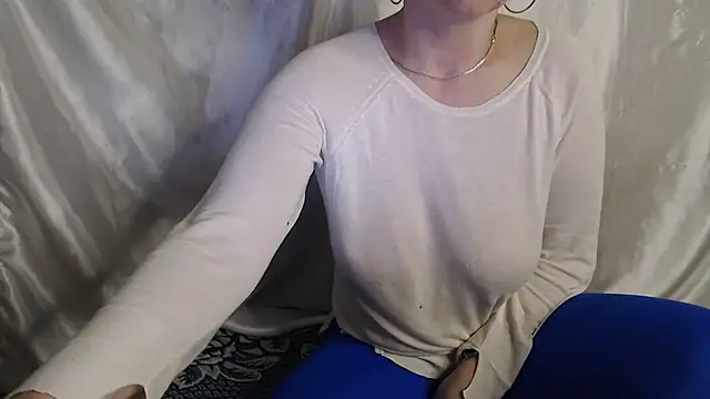 Snapshot of Burberrry_ chatting on April 22, 7:59 pm Burberrry online show from April 22, 7:59 pm
