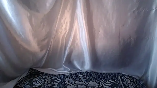 Snapshot of Burberrry_ chatting on April 24, 3:31 am Burberrry online show from April 24, 3:31 am