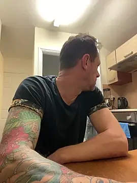 Snapshot of Yourhotboy_42 chatting on March 3, 6:44 pm Yourhotboy 42 online show from March 3, 6:44 pm