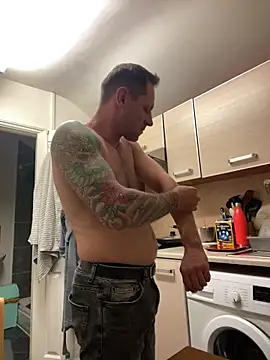 Snapshot of Yourhotboy_42 chatting on October 9, 5:44 pm Yourhotboy 42 online show from October 9, 5:44 pm