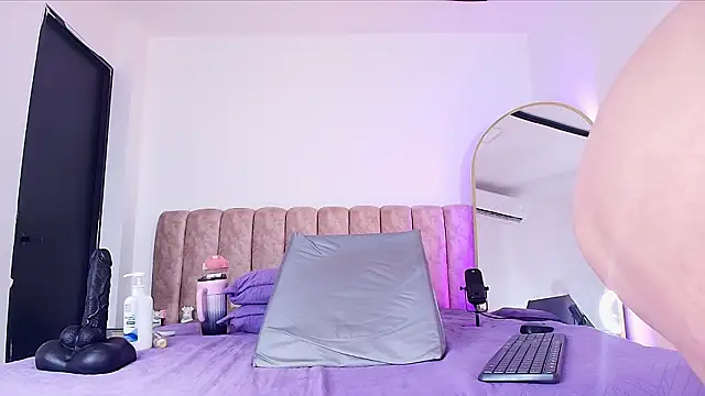 diane di online show from February 18, 7:10 pm