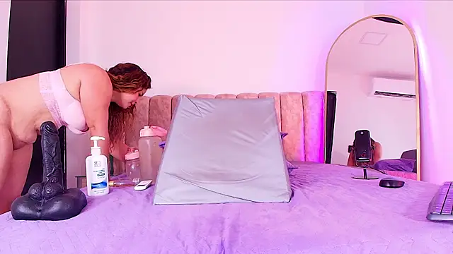 diane di online show from February 26, 7:13 pm