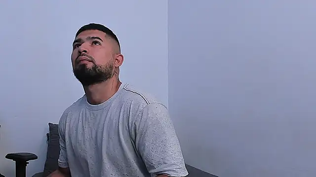 Snapshot of ethaanjones chatting on February 23, 4:57 pm ethaanjones online show from February 23, 4:57 pm