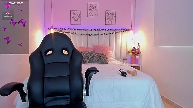 Snapshot of ivy_collins chatting on December 29, 4:51 pm ivy collins online show from December 29, 4:51 pm