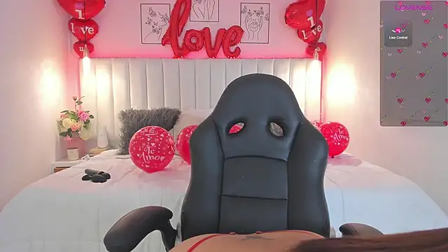 Snapshot of ivy_collins chatting on February 15, 1:10 am ivy collins online show from February 15, 1:10 am