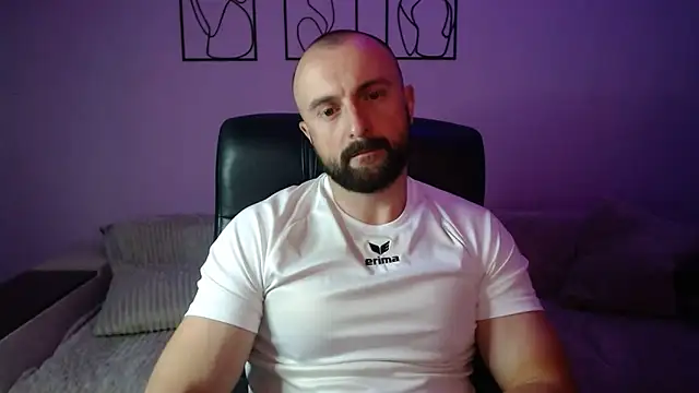 brindlefly6969 online show from June 20, 3:26 pm