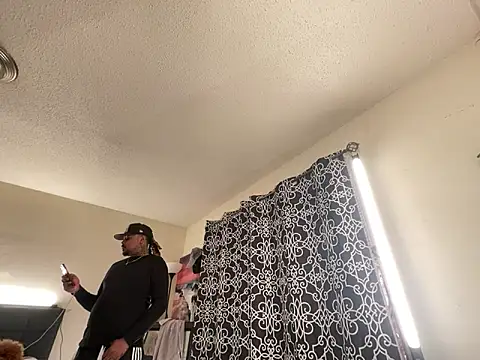 4EVAGLACIERS online show from December 15, 4:29 am