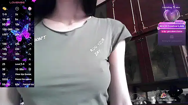 Snapshot of ElizaSwon chatting on June 2, 3:03 pm ElizaSwon online show from June 2, 3:03 pm