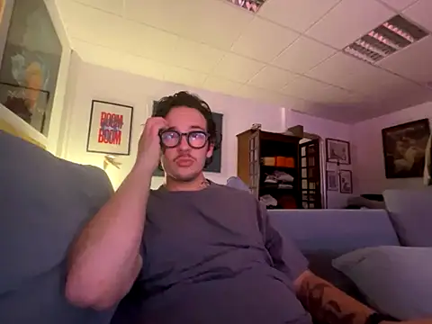 Snapshot of hardmecl chatting on October 3, 8:28 pm hardmecl online show from October 3, 8:28 pm