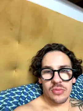 Snapshot of hardmecl chatting on October 24, 7:21 pm hardmecl online show from October 24, 7:21 pm