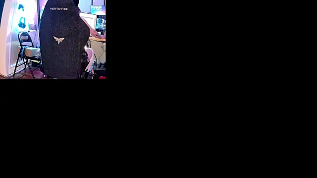Snapshot of famousALYX chatting on July 16, 7:58 am famousALYX online show from July 16, 7:58 am