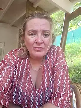 Snapshot of lady_charlyne chatting on January 17, 2:39 pm lady charlyne online show from January 17, 2:39 pm