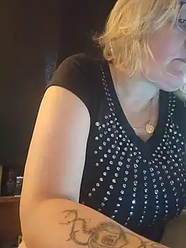 Snapshot of lady_charlyne chatting on August 4, 4:42 pm lady charlyne online show from August 4, 4:42 pm