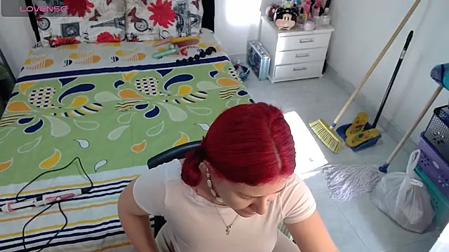 Snapshot of soniafuckboobs chatting on April 22, 12:28 pm soniafuckboobs online show from April 22, 12:28 pm