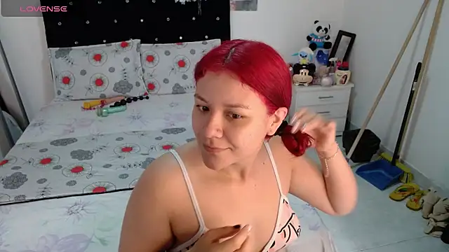 Snapshot of soniafuckboobs chatting on April 28, 12:21 pm soniafuckboobs online show from April 28, 12:21 pm
