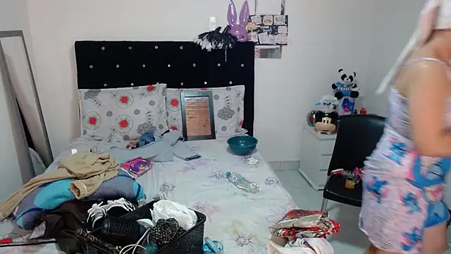 Snapshot of soniafuckboobs chatting on April 29, 7:42 pm soniafuckboobs online show from April 29, 7:42 pm