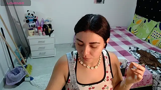 Snapshot of soniafuckboobs chatting on June 3, 12:30 pm soniafuckboobs online show from June 3, 12:30 pm