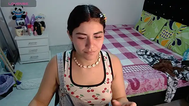Snapshot of soniafuckboobs chatting on June 3, 2:33 pm soniafuckboobs online show from June 3, 2:33 pm