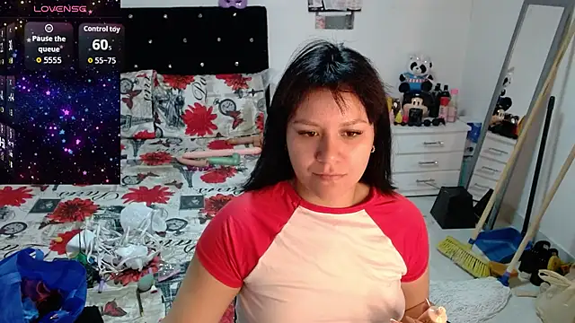 Snapshot of soniafuckboobs chatting on July 15, 12:21 pm soniafuckboobs online show from July 15, 12:21 pm
