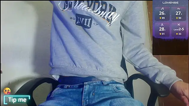 Snapshot of GrayHornyX chatting on April 22, 10:39 am GrayHornyX online show from April 22, 10:39 am