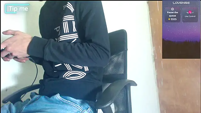 Snapshot of GrayHornyX chatting on April 30, 12:22 pm GrayHornyX online show from April 30, 12:22 pm