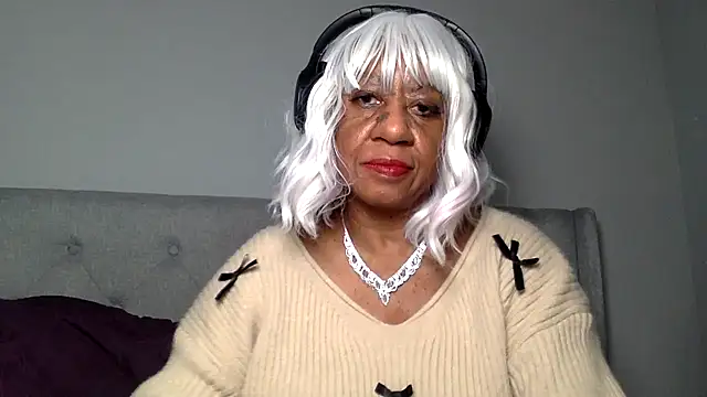 BreanaDivine online show from January 9, 4:08 am