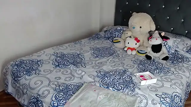 Chantal hott online show from March 31, 8:31 pm