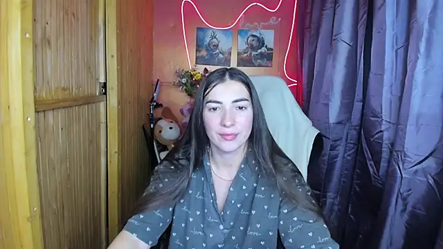 Snapshot of Fiery_Brunette_ chatting on December 25, 2:45 pm Fiery Brunette online show from December 25, 2:45 pm