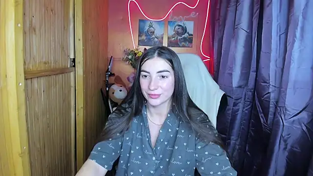 Snapshot of Fiery_Brunette_ chatting on December 25, 6:30 pm Fiery Brunette online show from December 25, 6:30 pm