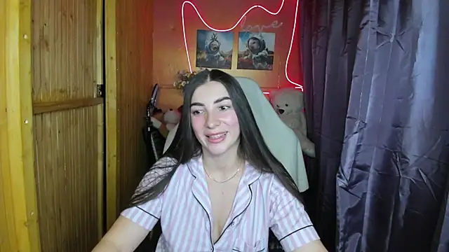 Snapshot of Fiery_Brunette_ chatting on January 23, 8:15 am Fiery Brunette online show from January 23, 8:15 am