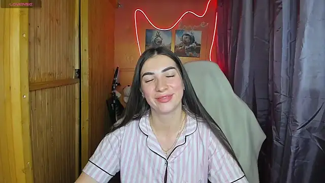 Snapshot of Fiery_Brunette_ chatting on February 20, 6:50 am Fiery Brunette online show from February 20, 6:50 am