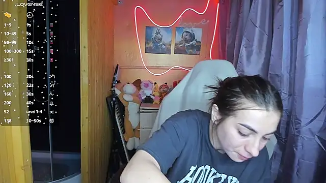 Snapshot of Fiery_Brunette_ chatting on February 24, 6:49 am Fiery Brunette online show from February 24, 6:49 am