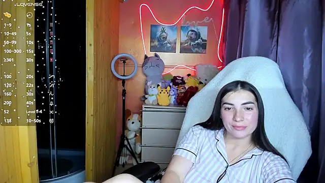 Snapshot of Fiery_Brunette_ chatting on October 5, 3:38 am Fiery Brunette online show from October 5, 3:38 am