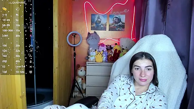 Snapshot of Fiery_Brunette_ chatting on October 9, 1:20 pm Fiery Brunette online show from October 9, 1:20 pm