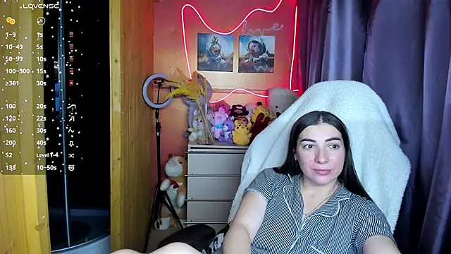 Snapshot of Fiery_Brunette_ chatting on November 18, 11:03 am Fiery Brunette online show from November 18, 11:03 am