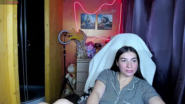 Snapshot of Fiery_Brunette_ chatting on November 29, 6:05 am Fiery Brunette online show from November 29, 6:05 am