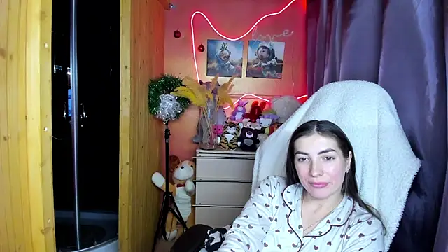 Snapshot of Fiery_Brunette_ chatting on January 10, 9:00 am Fiery Brunette online show from January 10, 9:00 am