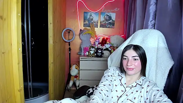 Snapshot of Fiery_Brunette_ chatting on January 18, 7:45 am Fiery Brunette online show from January 18, 7:45 am