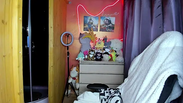 Snapshot of Fiery_Brunette_ chatting on March 5, 2:40 am Fiery Brunette online show from March 5, 2:40 am