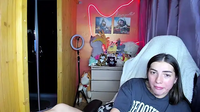 Fiery Brunette  online show from March 26, 8:42 am