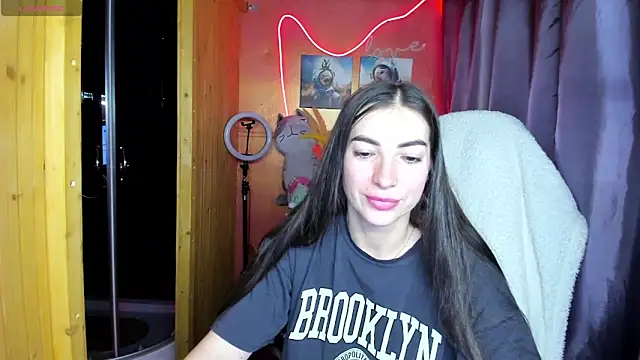 Snapshot of Fiery_Brunette_ chatting on June 3, 3:31 am Fiery Brunette online show from June 3, 3:31 am