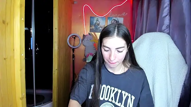 Snapshot of Fiery_Brunette_ chatting on June 4, 3:45 am Fiery Brunette online show from June 4, 3:45 am