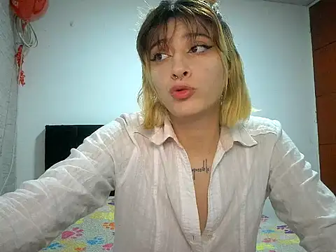 Snapshot of Mia_foster1 chatting on May 26, 11:01 pm Mia foster1 online show from May 26, 11:01 pm